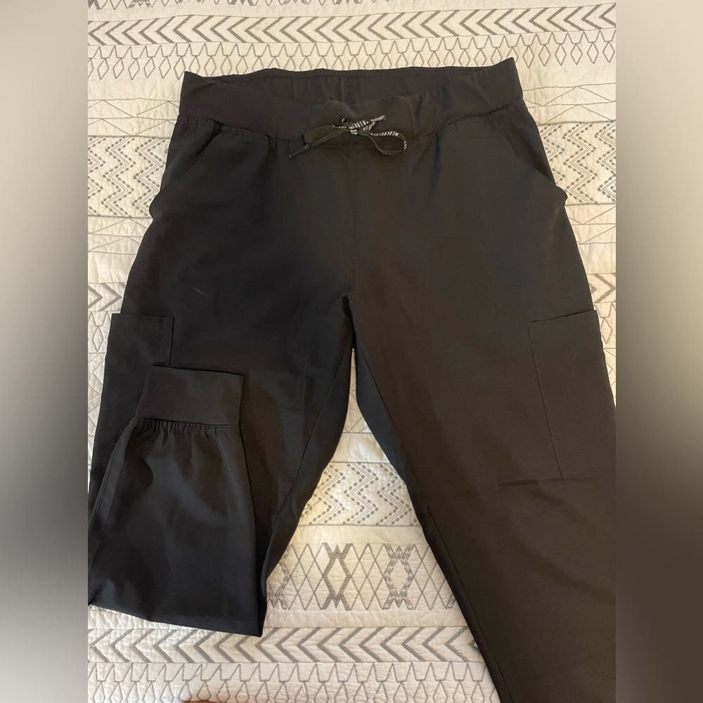 Med Couture Insight Women's 6-Pocket Cargo Jogger Scrub Pants - Black - Size L